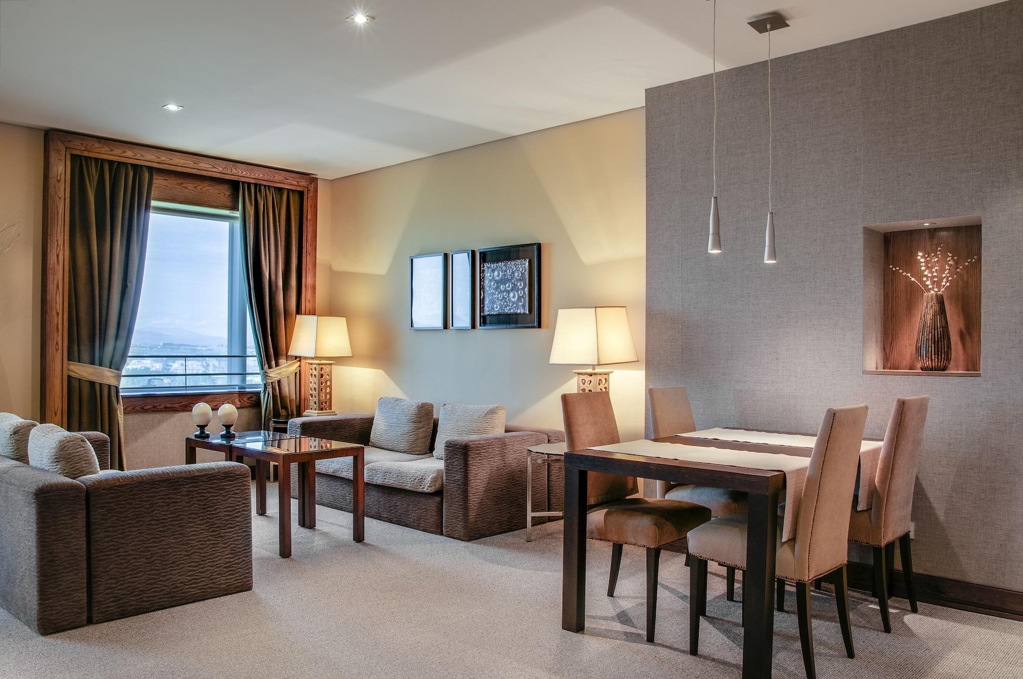 Eurostars Suites Mirasierra Madrid Eksteriør bilde A suite at the InterContinental