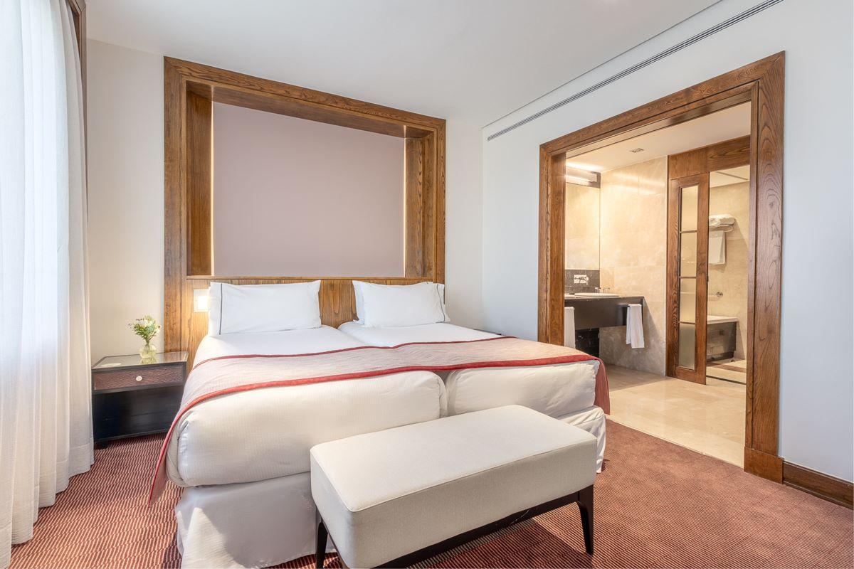 Eurostars Suites Mirasierra Madrid Eksteriør bilde A bedroom at the hotel