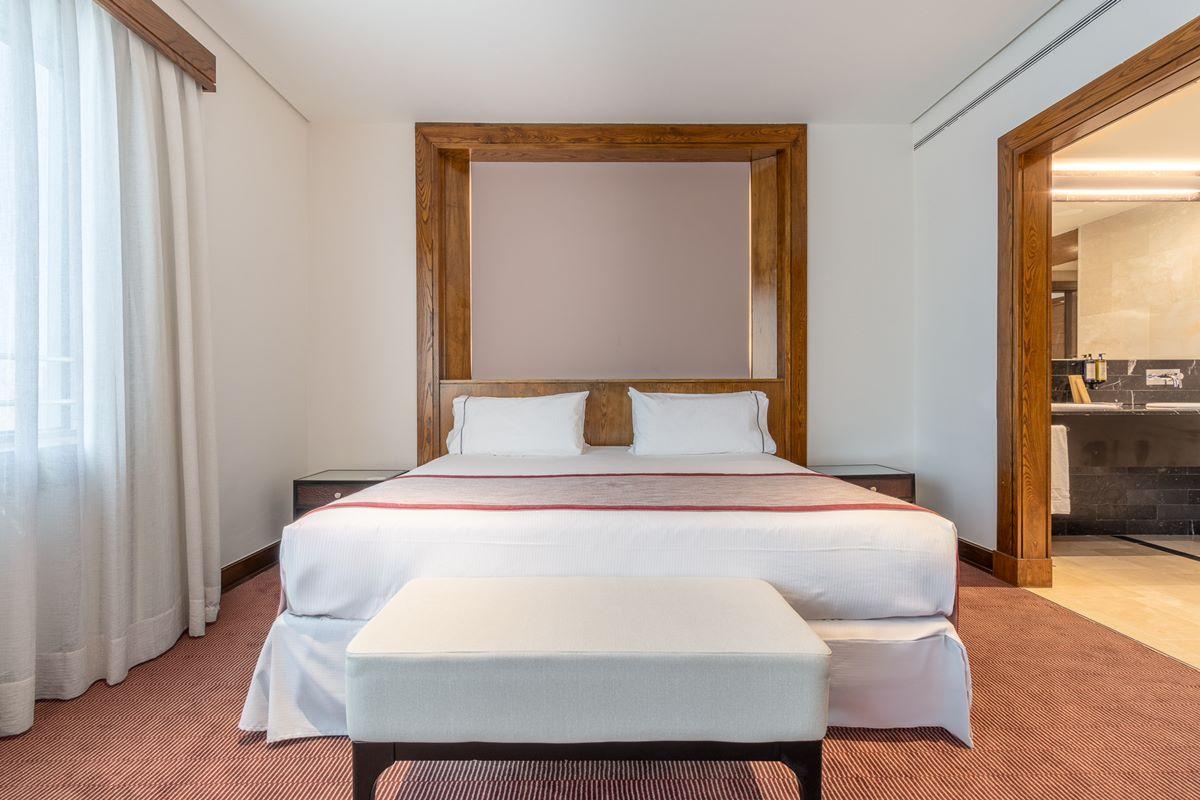 Eurostars Suites Mirasierra Madrid Eksteriør bilde A bedroom at the hotel