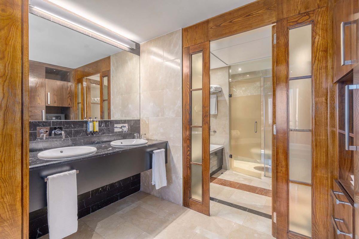 Eurostars Suites Mirasierra Madrid Eksteriør bilde Bathroom