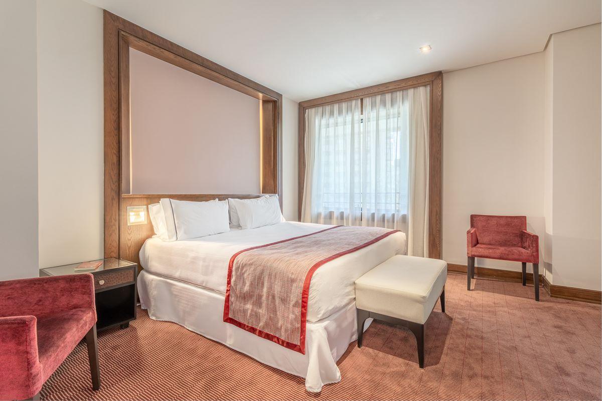 Eurostars Suites Mirasierra Madrid Eksteriør bilde A bedroom at the hotel