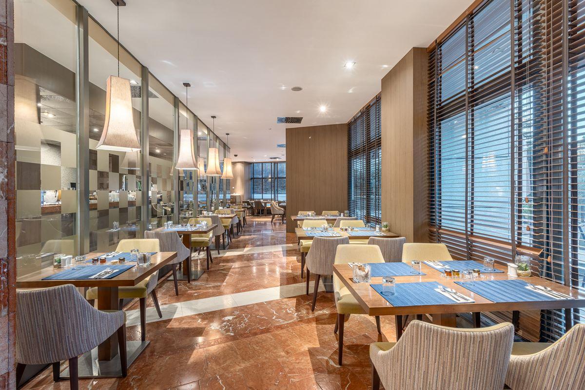 Eurostars Suites Mirasierra Madrid Eksteriør bilde The restaurant