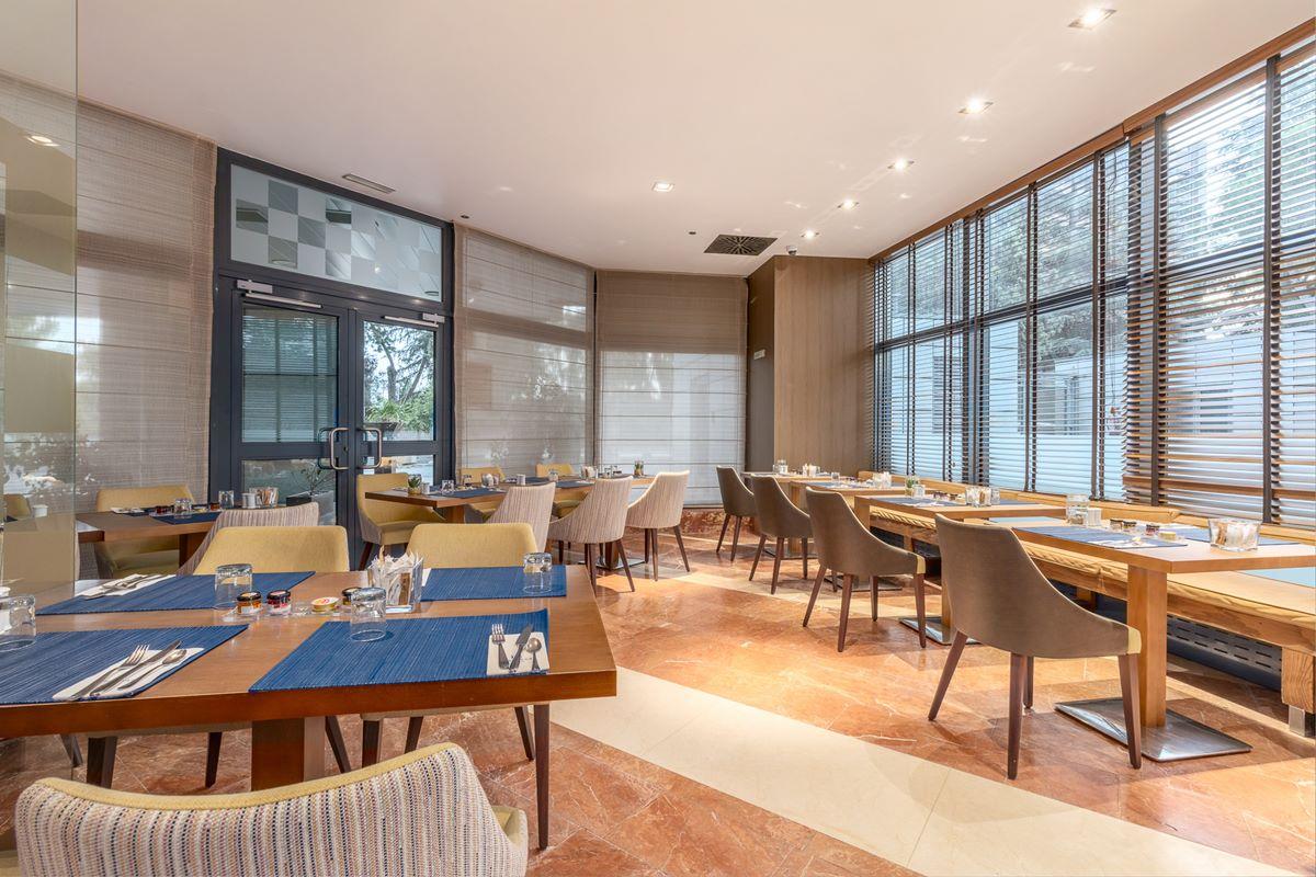 Eurostars Suites Mirasierra Madrid Eksteriør bilde The restaurant