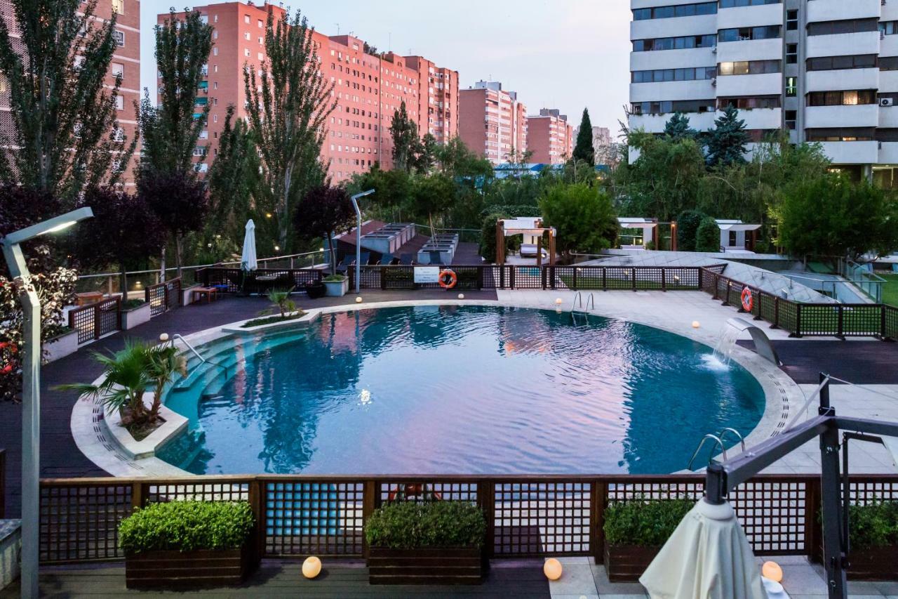 Eurostars Suites Mirasierra Madrid Eksteriør bilde Swimming pool